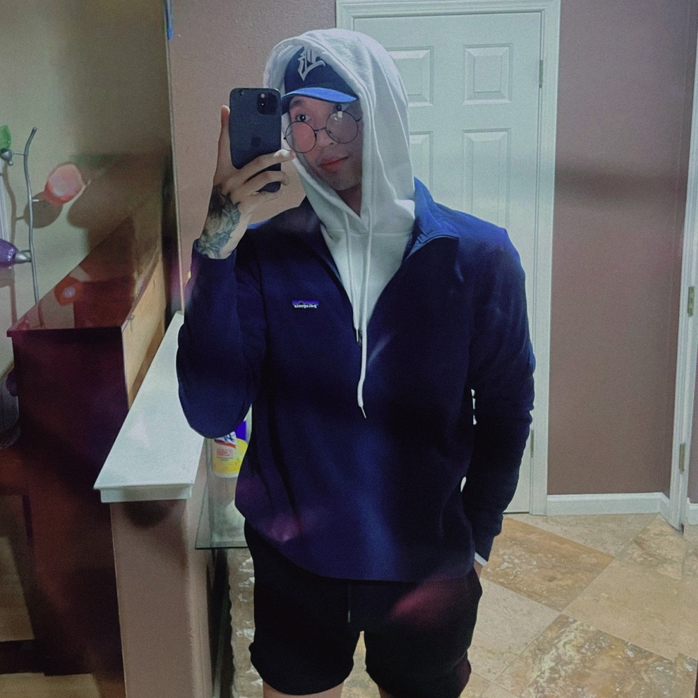 Patagonia Navy 1/4 zip Pullover. Medium.